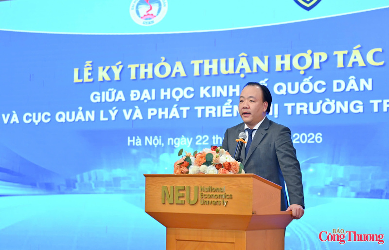 Ông Trần Hữu Linh, Cục trưởng Cục Quản lý và Phát triển thị trường trong nước, Bộ Công Thương phát biểu tại lễ ký kết.