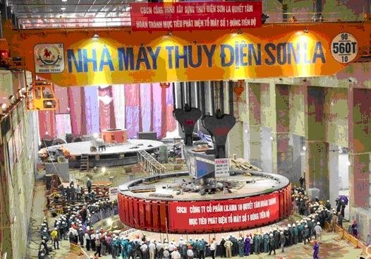 Cầu trục sức nặng 1.200 tấn do các kỹ sư Việt Nam làm chủ thiết kế, chế tạo đánh dấu bước tiến quan trọng của ngành cơ khí trong công trình thủy điện Sơn La.