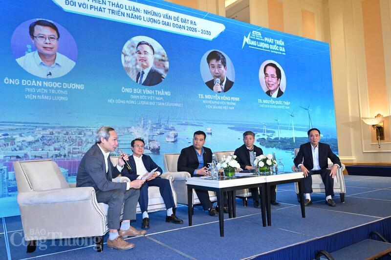 Phiên thảo luận với chủ đề “Những vấn đề đặt ra đối với phát triển năng lượng giai đoạn 2026 - 2030”, quy tụ các nhà hoạch định chính sách, chuyên gia kinh tế - năng lượng, đại diện cơ quan quản lý, hiệp hội và cộng đồng doanh nghiệp… Ảnh: Cấn Dũng