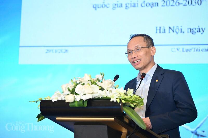 TS. Cấn Văn Lực, chuyên gia Kinh tế trưởng BIDV, Thành viên Hội đồng Tư vấn chính sách của Thủ tướng Chính phủ. Ảnh: Cấn Dũng