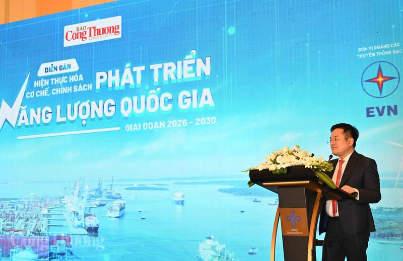 Theo Tổng Biên tập Báo Công Thương Nguyễn Văn Minh, chủ đề của diễn đàn đi thẳng vào nội dung cốt lõi của đột phá chiến lược, đó là "bài toán" hạ tầng năng lượng, nền tảng không thể thiếu cho phát triển nhanh và bền vững. Ảnh: Cấn Dũng