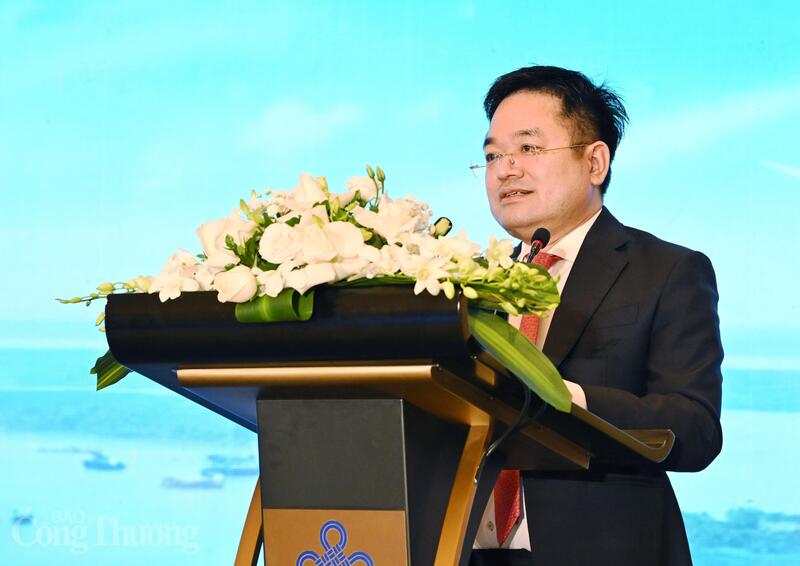 Tổng Biên tập Báo Công Thương Nguyễn Văn Minh phát biểu khai mạc diễn đàn. Ảnh: Cấn Dũng