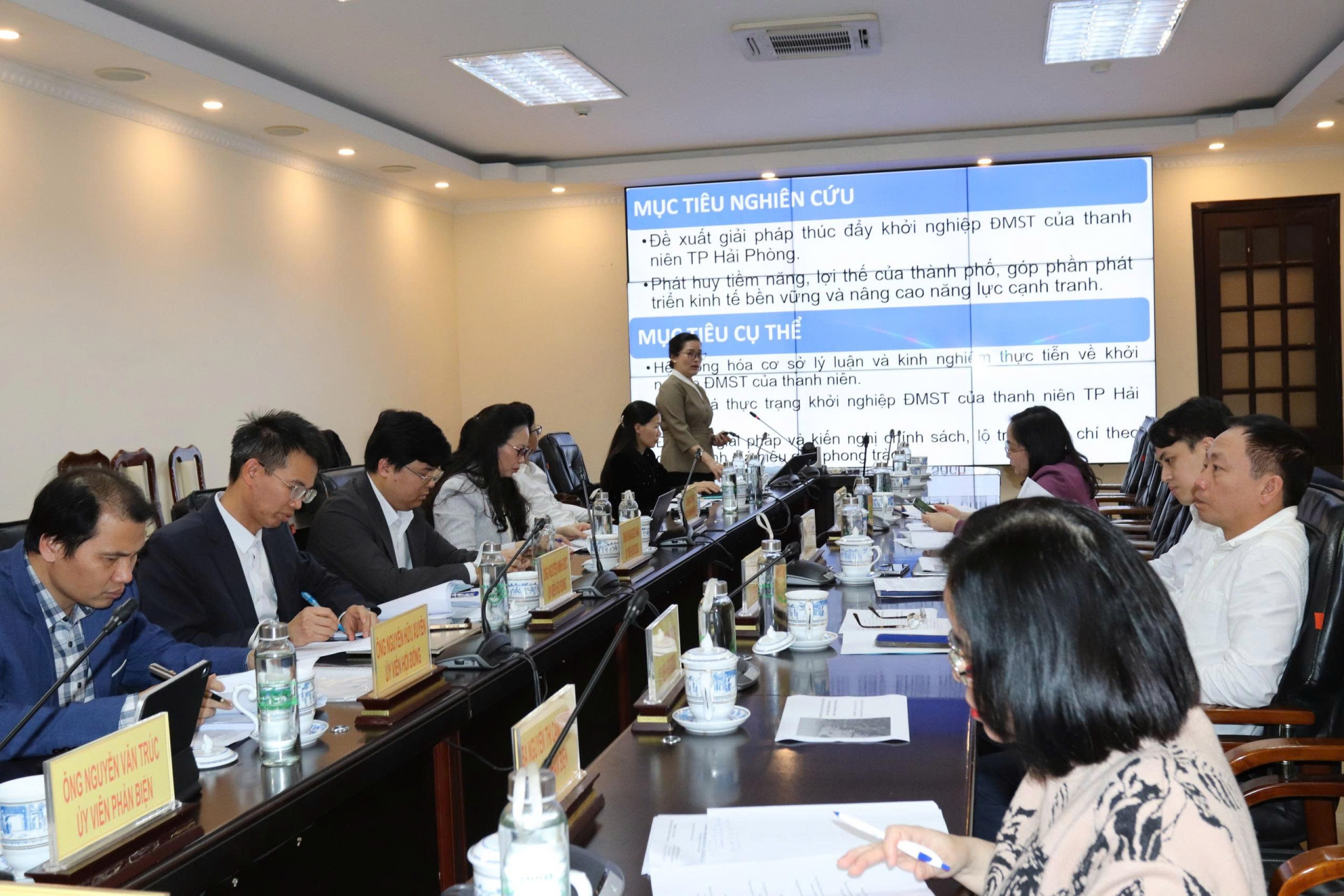 TS. Vương Toàn Thu Thủy, Chủ nhiệm đề tài trình bày tại Hội nghị.