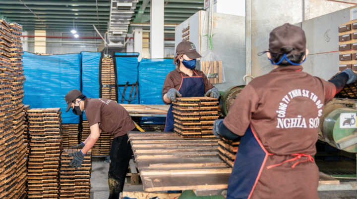 Doanh nghiệp đẩy mạnh sản xuất ngay từ đầu năm để kịp tiến độ đơn hàng.