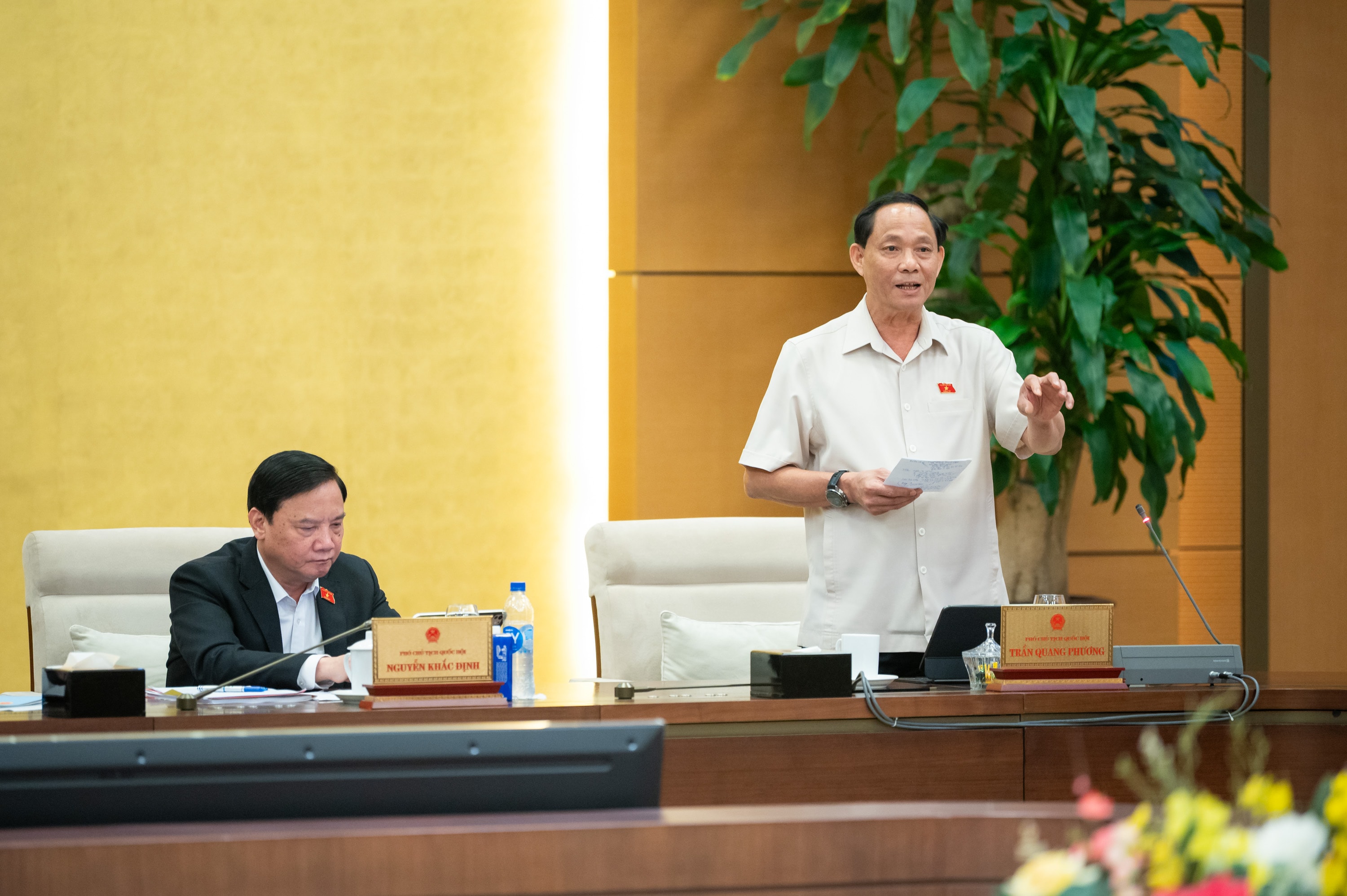 Phó Chủ tịch Quốc hội Trần Quang Phương phát biểu