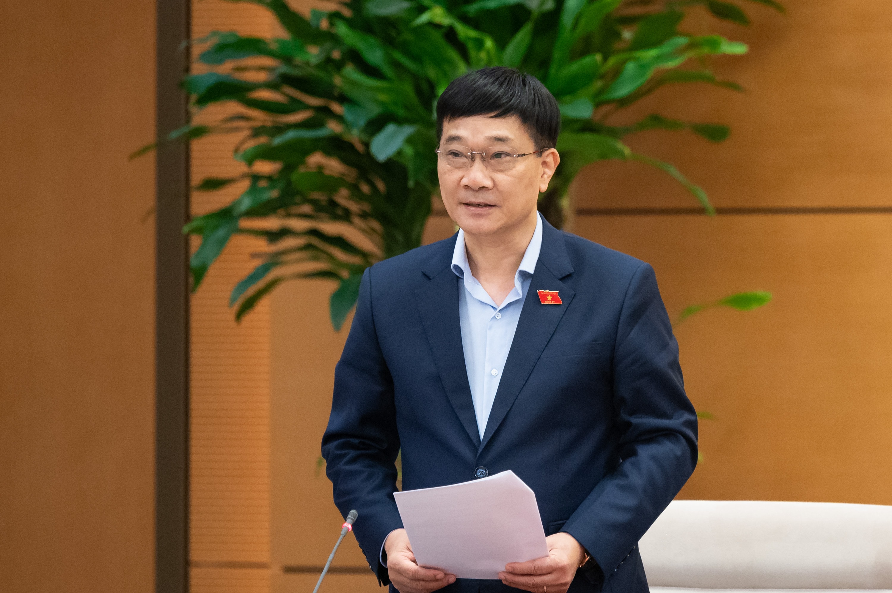 Phó Chủ tịch Quốc hội Vũ Hồng Thanh điều hành phiên họp