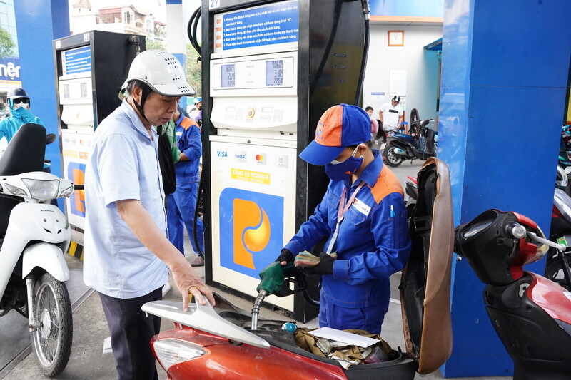 Petrolimex đã chủ động điều hành nguồn hàng, duy trì cung ứng ổn định, không để xảy ra đứt gãy, đặc biệt tại các đô thị lớn. Ảnh: Cấn Dũng