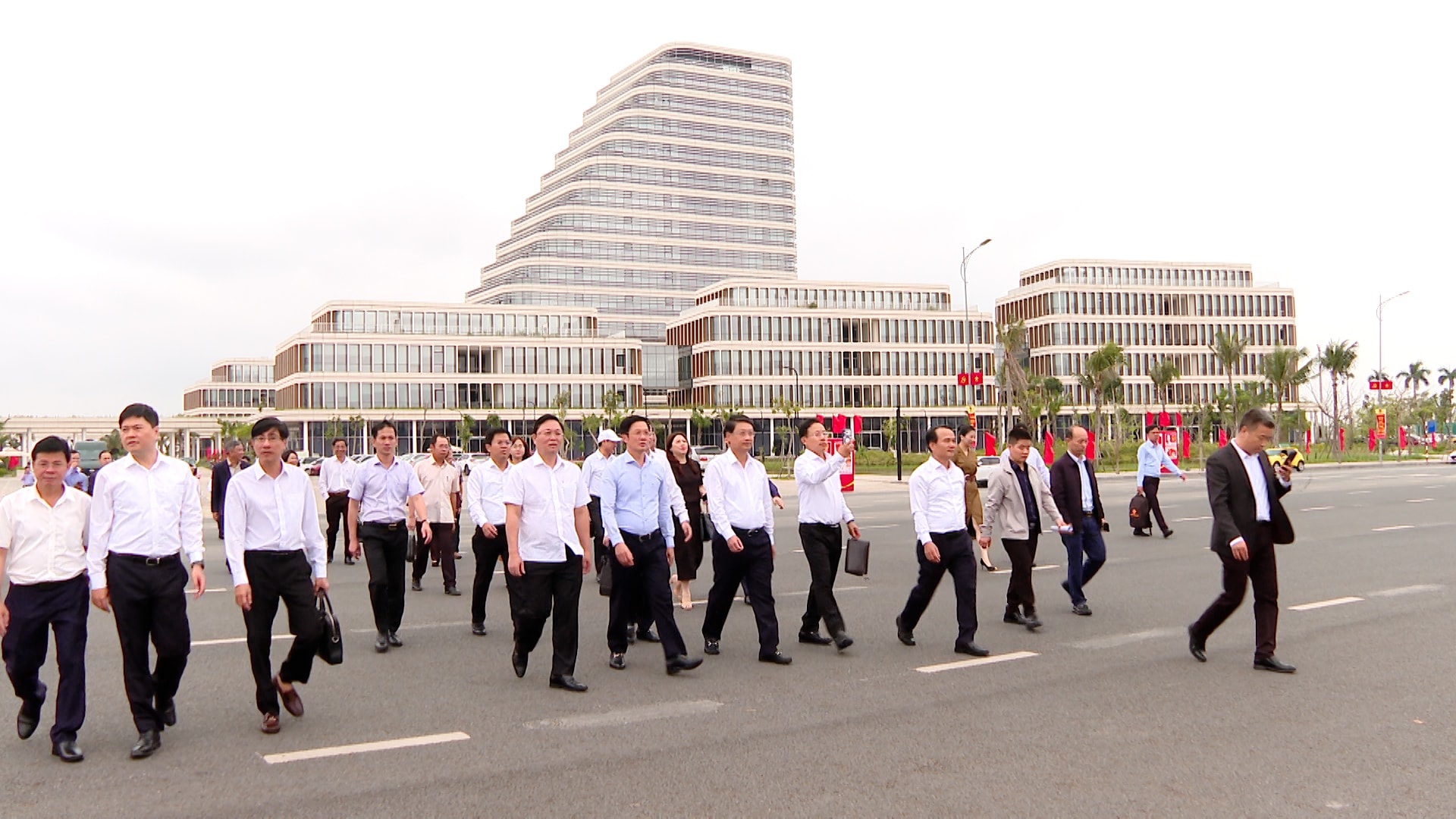 THAM TRUNG TAM HANH CHINH