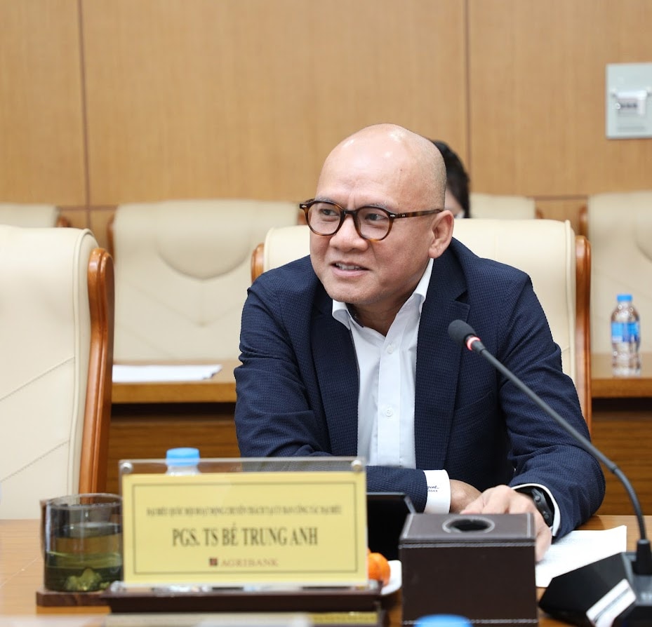 Đại biểu Quốc hội hoạt động chuyên trách tại Ủy ban Công tác đại biểu PGS.TS Bế Trung Anh phát biểu tại buổi toạ đàm. Ảnh Khánh Duy