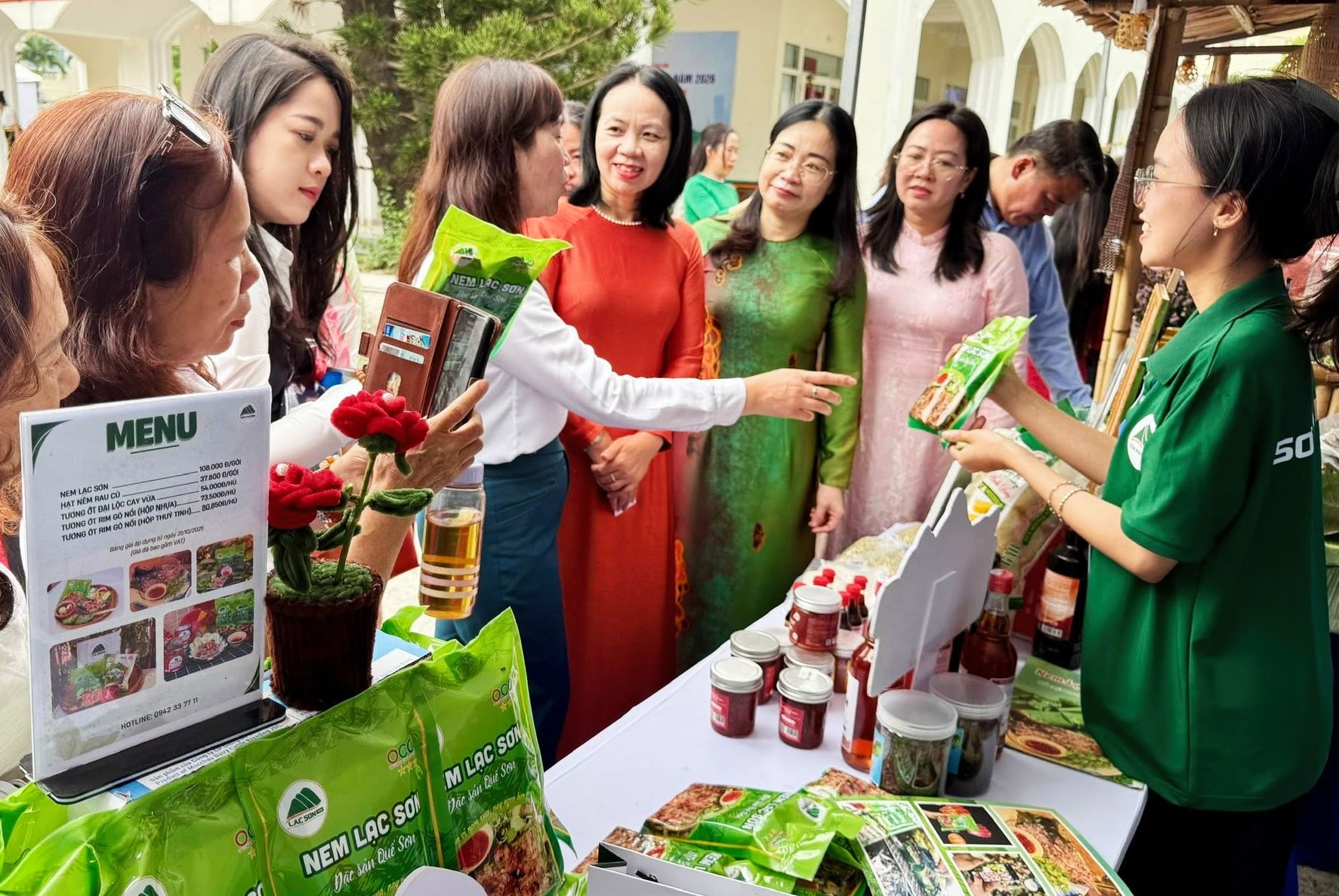 8 - Việc liên kết giữa các doanh nghiệp, hợp tác xã và startup địa phương giúp đưa sản phẩm đi xa hơn