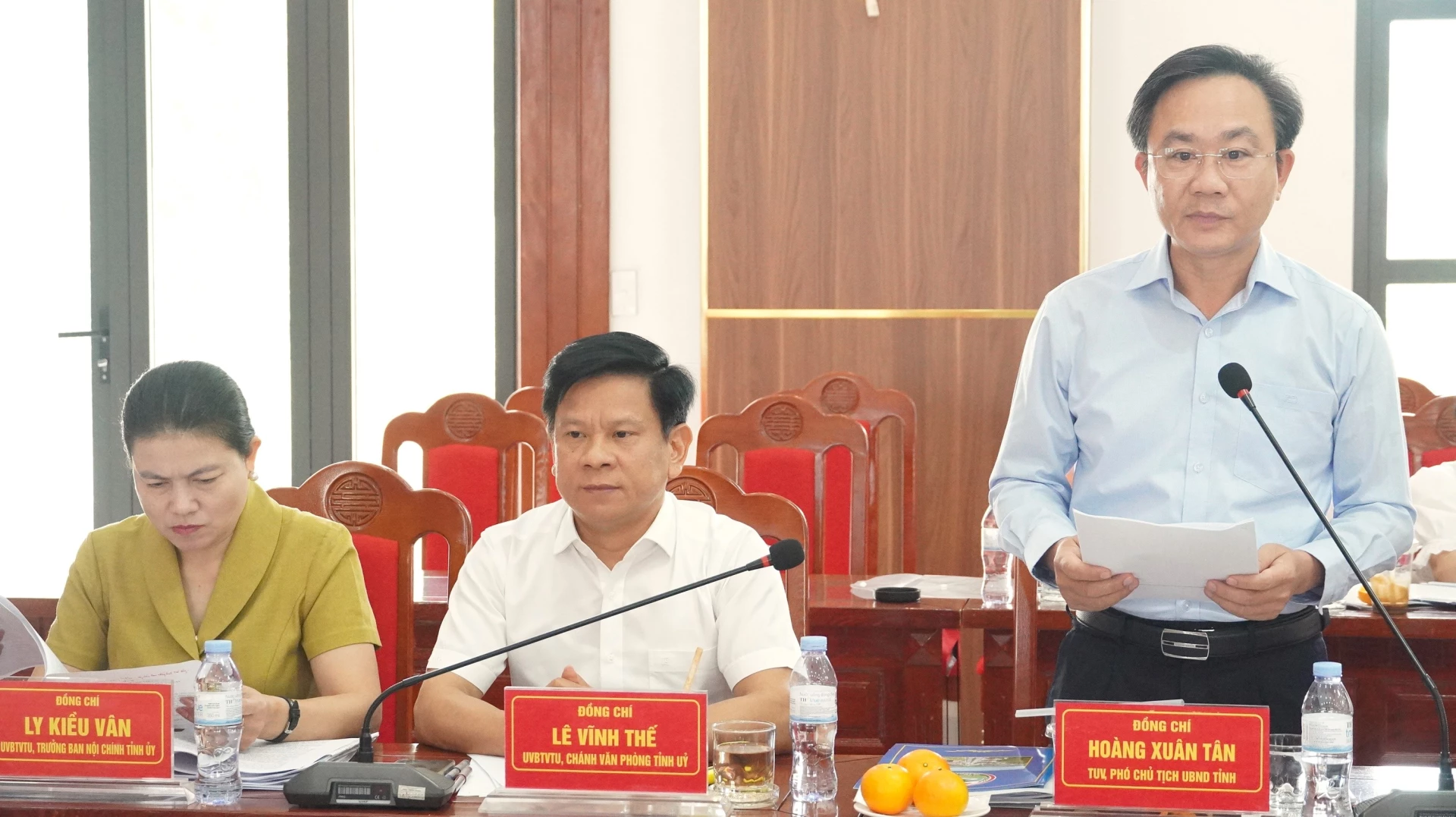 Đồng chí Hoàng Xuân Tân, Phó Chủ tịch UBND tỉnh phát biểu tại buổi làm việc - Ảnh: Q.V