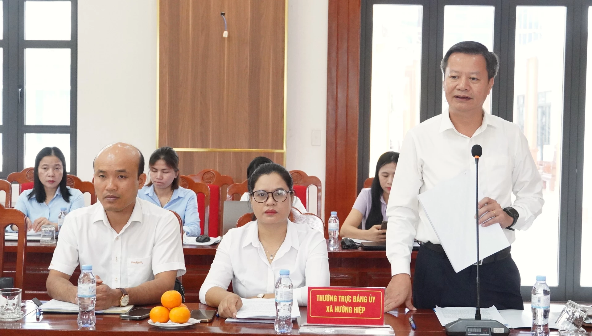 Đại diện Thường trực Đảng ủy các xã báo cáo tại buổi làm việc - Ảnh: Q.V