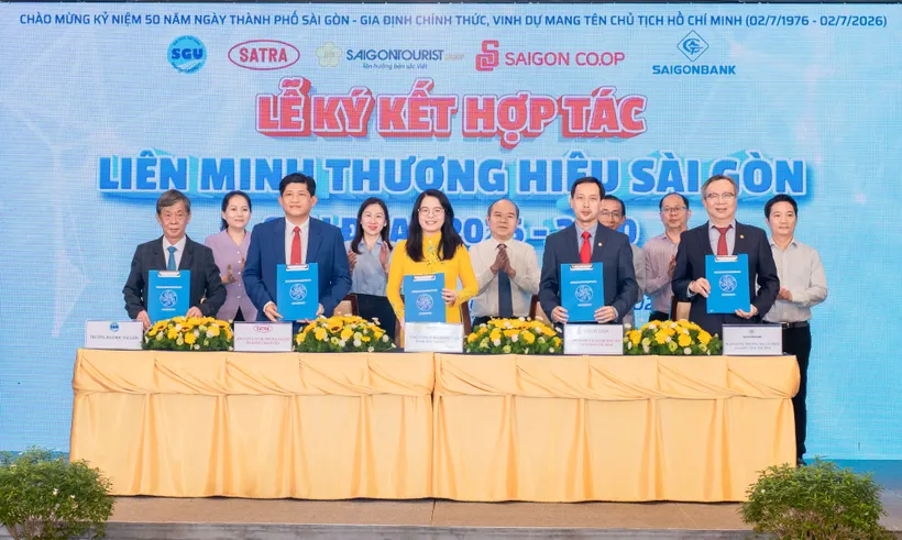 Các đơn vị thực hiện ký kết thành lập Liên minh Thương hiệu Sài Gòn. Ảnh: THANH HÙNG