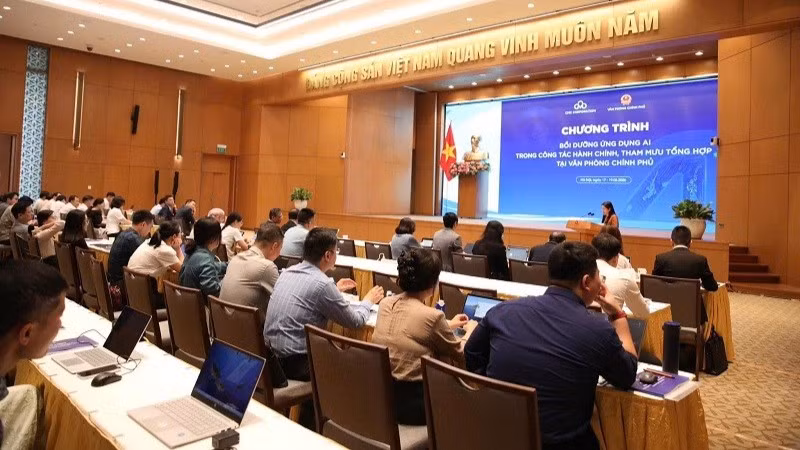 Chương trình "Bồi dưỡng ứng dụng AI trong công tác hành chính, tham mưu tổng hợp" tại Văn phòng Chính phủ.