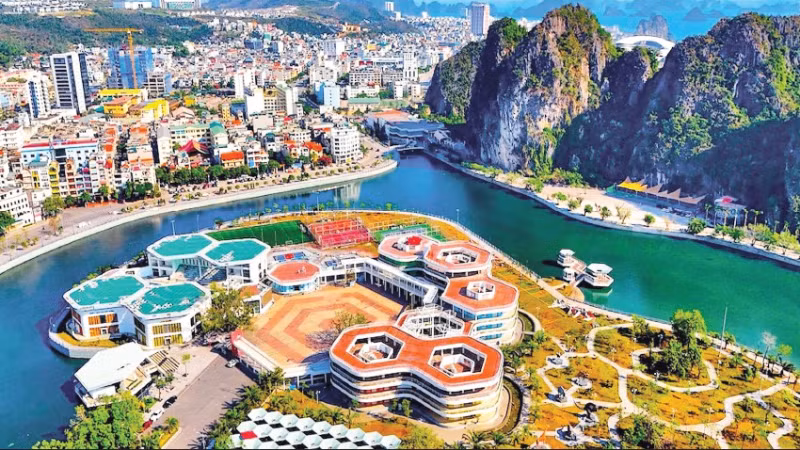 Quảng Ninh đang nỗ lực hướng đến trở thành thành phố trực thuộc Trung ương vào năm 2030. Ảnh: Nhân Dân