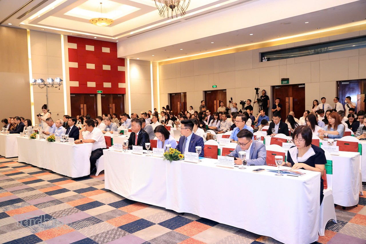 Tái cấu trúc các kênh dẫn vốn để tạo động lực tăng trưởng hai con số Tái cấu trúc các kênh dẫn vốn để tạo động lực tăng trưởng hai con số