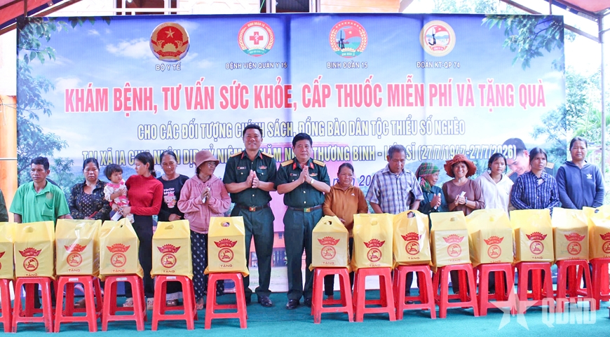 Đoàn Kinh tế - Quốc phòng 74: Nhiều hoạt động tri ân gia đình chính sách và hỗ trợ nhân dân