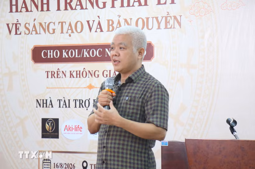 Đại diện Tiktok Việt Nam chia sẻ các giải pháp để KOL/KOC hoạt động hiệu quả trên nền tảng số. (Ảnh: Hương Giang /TTXVN)