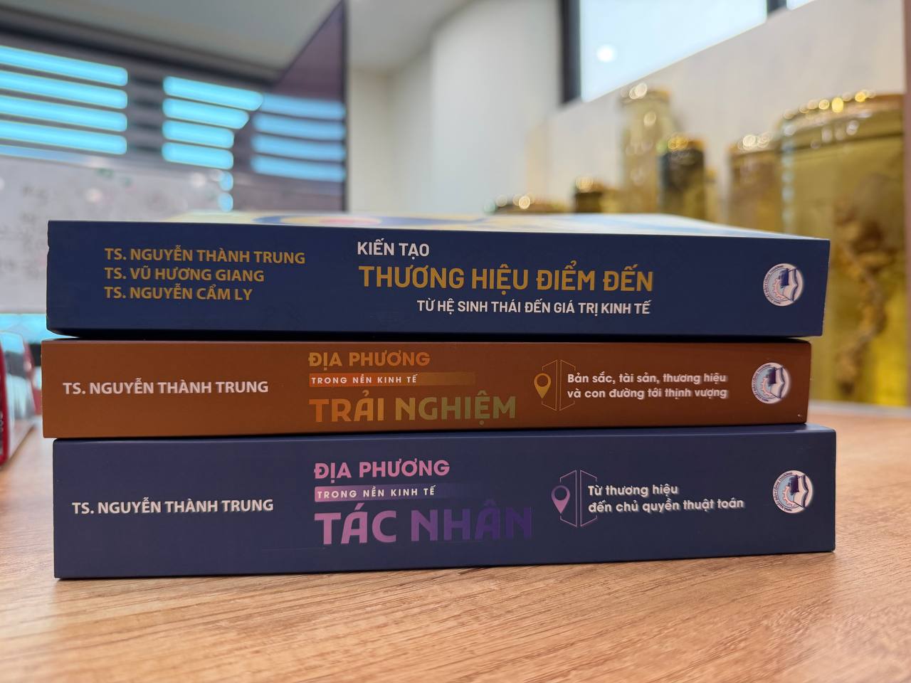 Bộ ba cuốn sách về địa phương cho rằng thương hiệu, trải nghiệm và dữ liệu là một bài toán